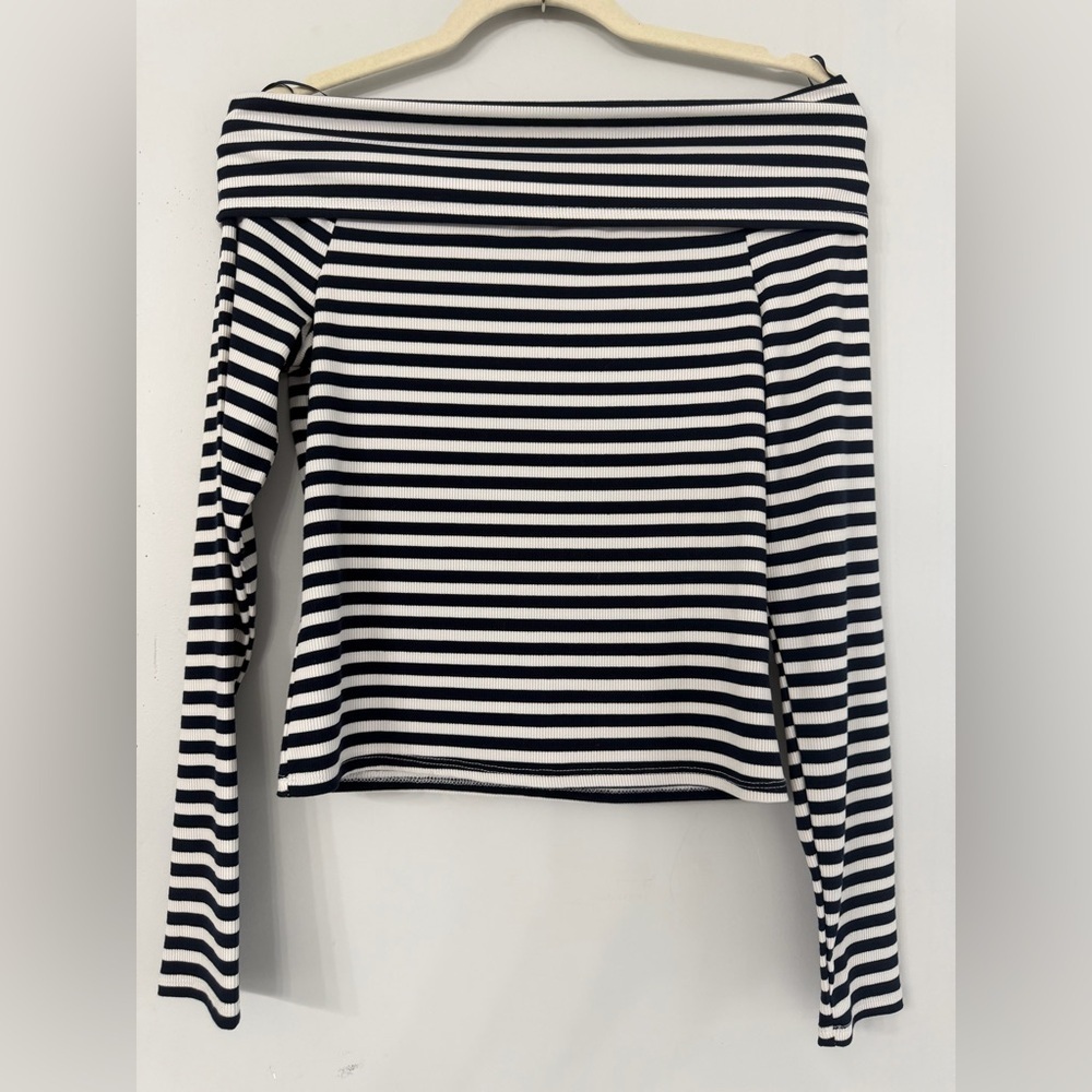 Oak & Trellis Women’s longsleeve off-shoulder navy and white striped ribbed top